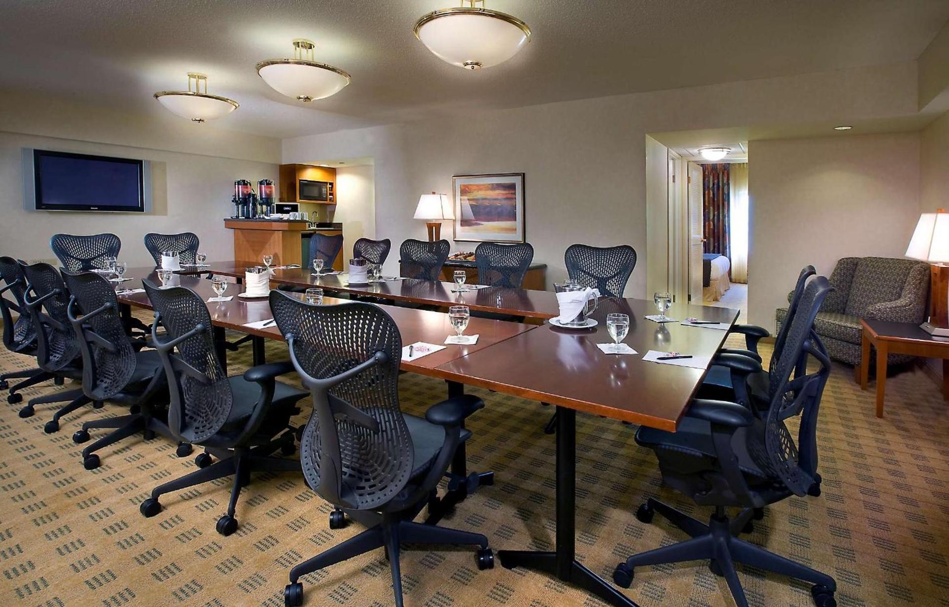 DoubleTree Suites by Hilton Hotel & Conference Center Chicago-Downers Grove photo 6