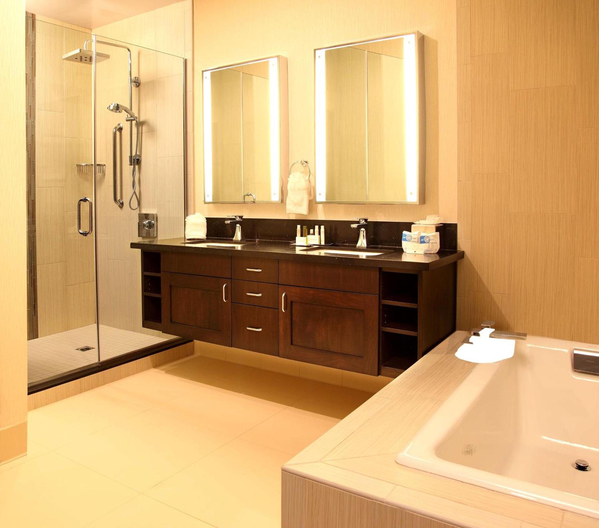 DoubleTree by Hilton Claremont photo 34