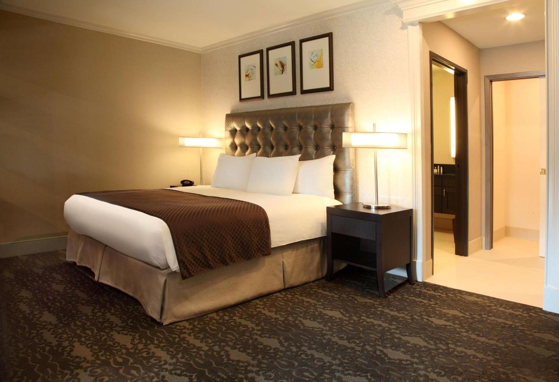 DoubleTree by Hilton Claremont photo 37