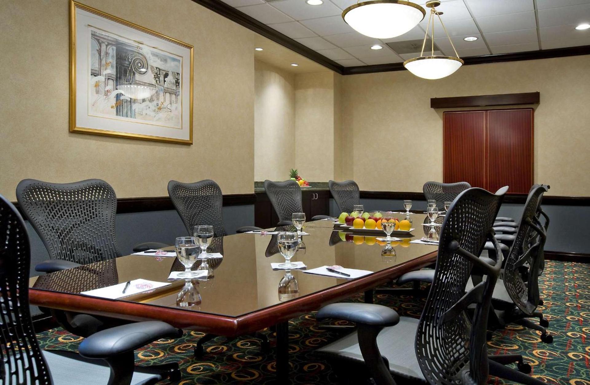 DoubleTree Suites by Hilton Hotel & Conference Center Chicago-Downers Grove photo 9
