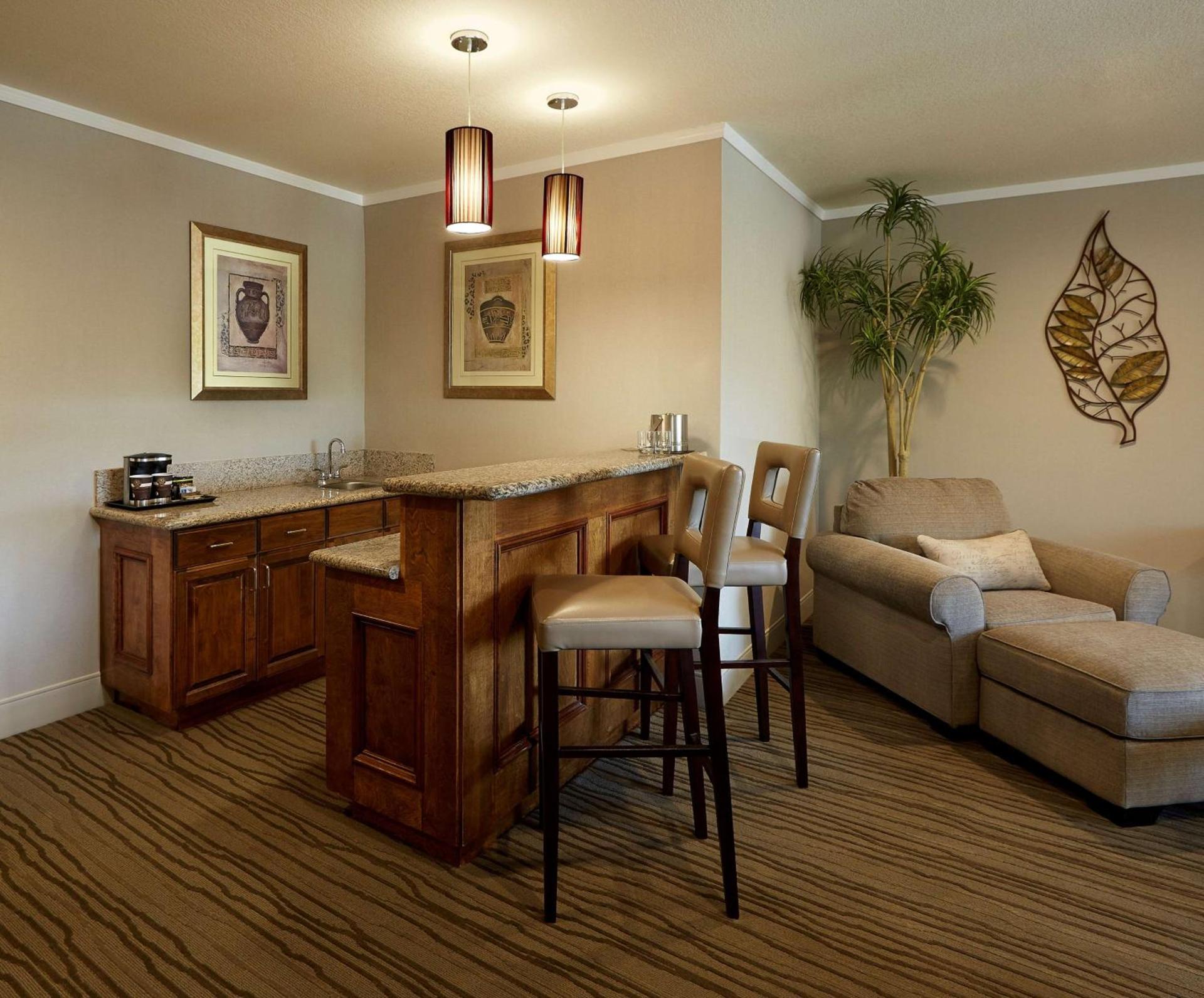 DoubleTree by Hilton Claremont photo 36