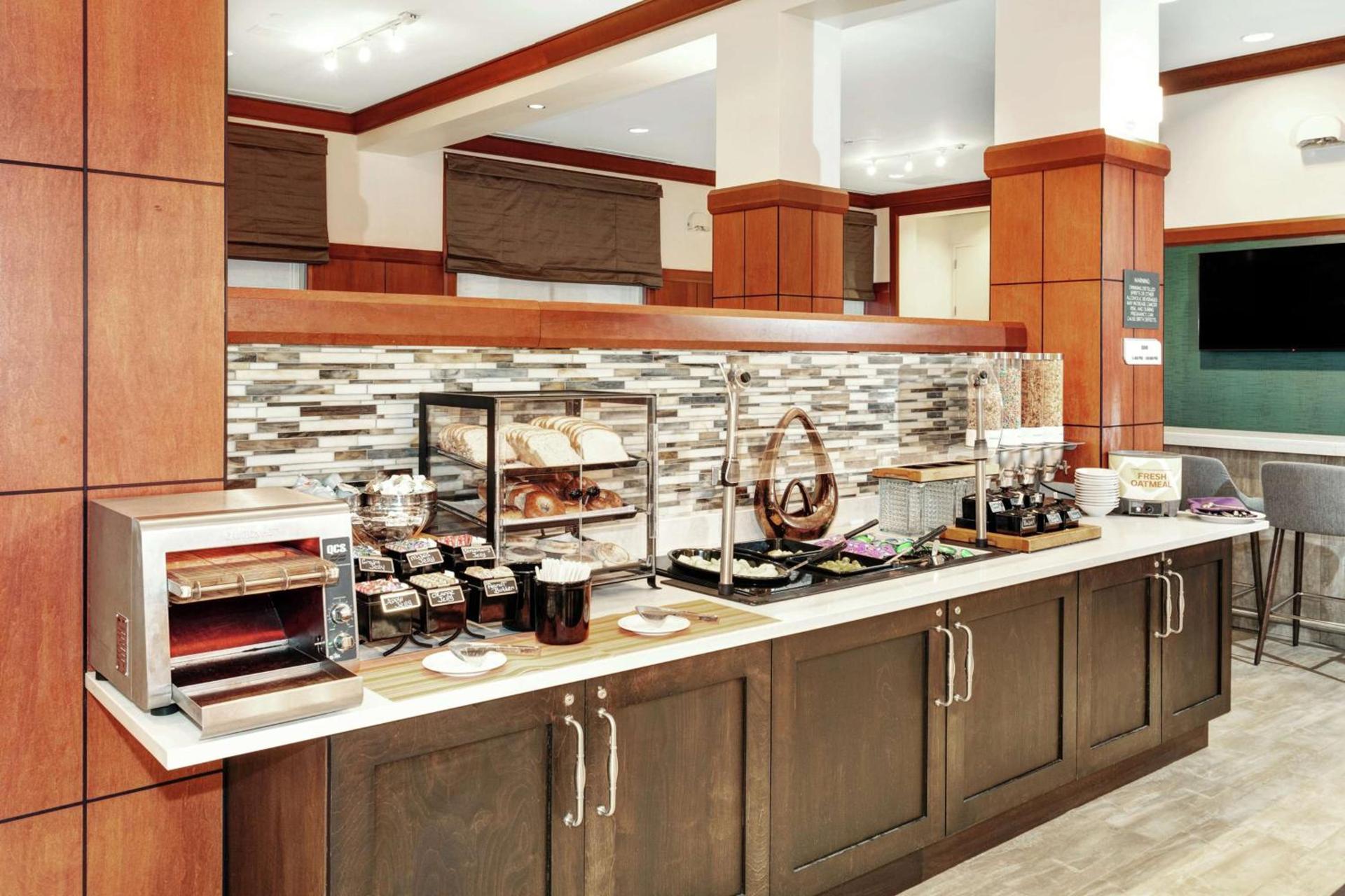 Hilton Garden Inn Evanston photo 11