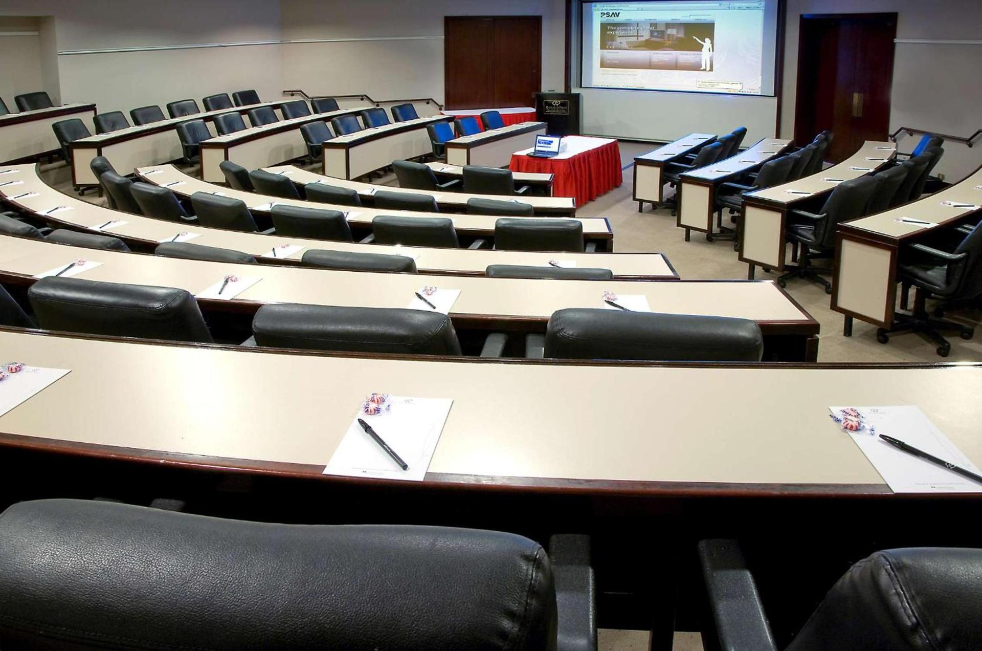 DoubleTree Suites by Hilton Hotel & Conference Center Chicago-Downers Grove photo 10