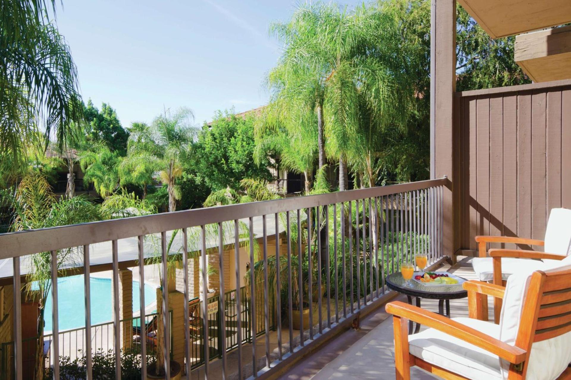 DoubleTree by Hilton Claremont photo 41