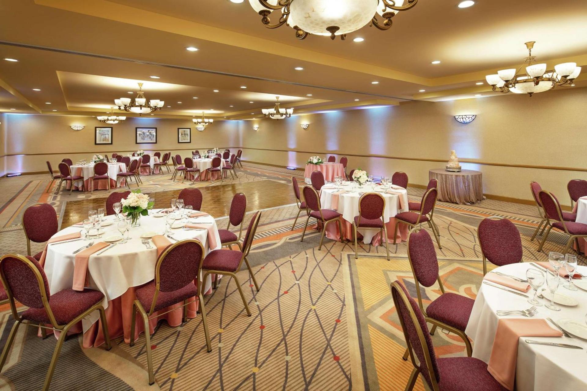 DoubleTree by Hilton Claremont photo 43