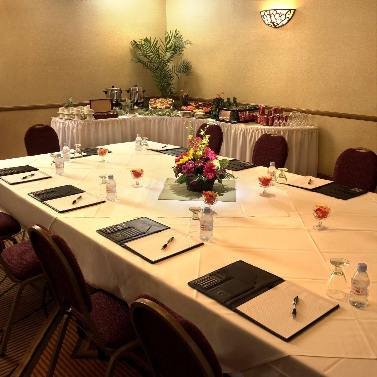 DoubleTree by Hilton Claremont photo 46
