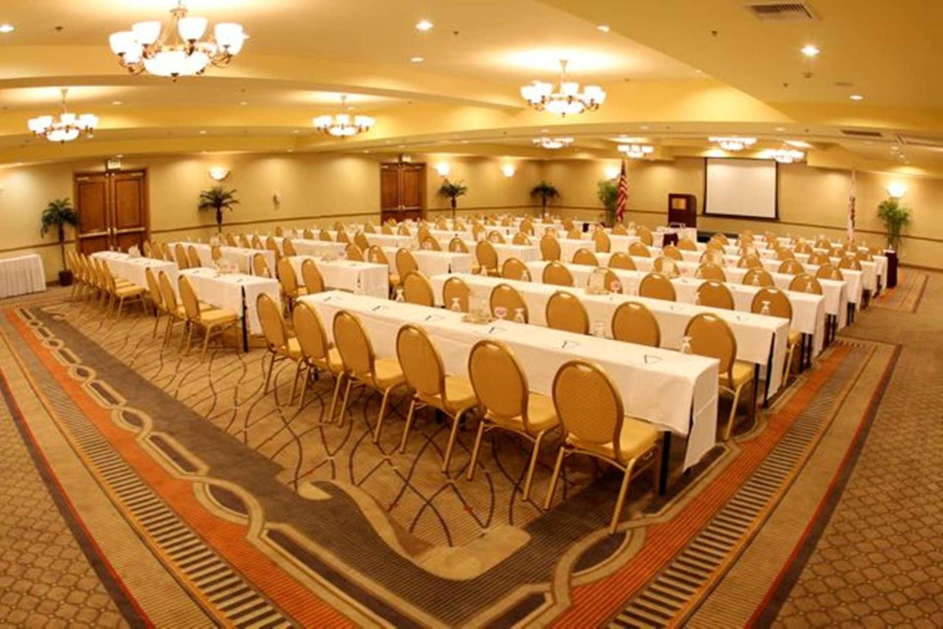 DoubleTree by Hilton Claremont photo 47