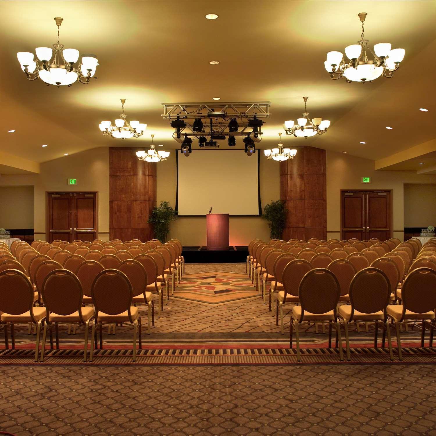 DoubleTree by Hilton Claremont photo 48