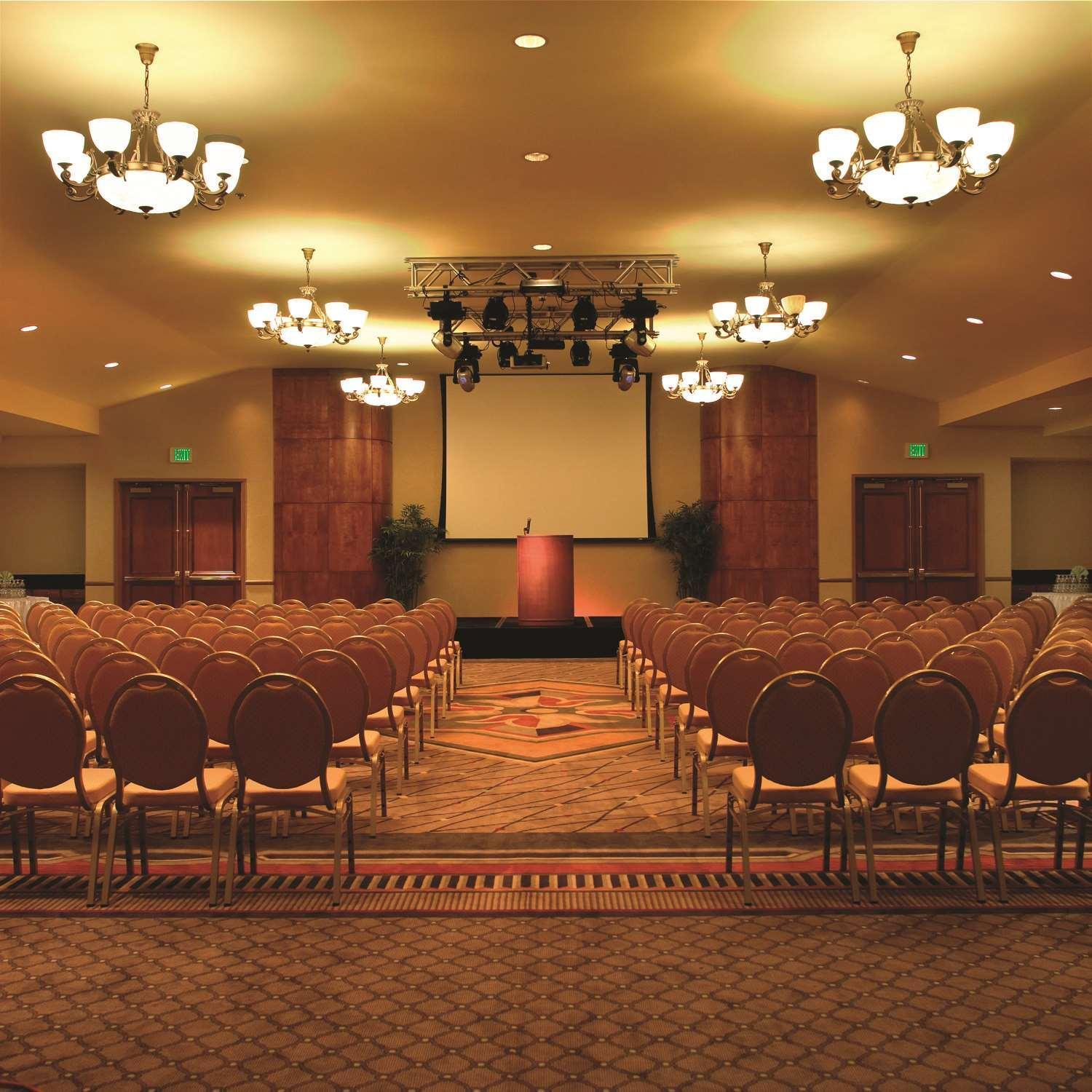 DoubleTree by Hilton Claremont photo 52