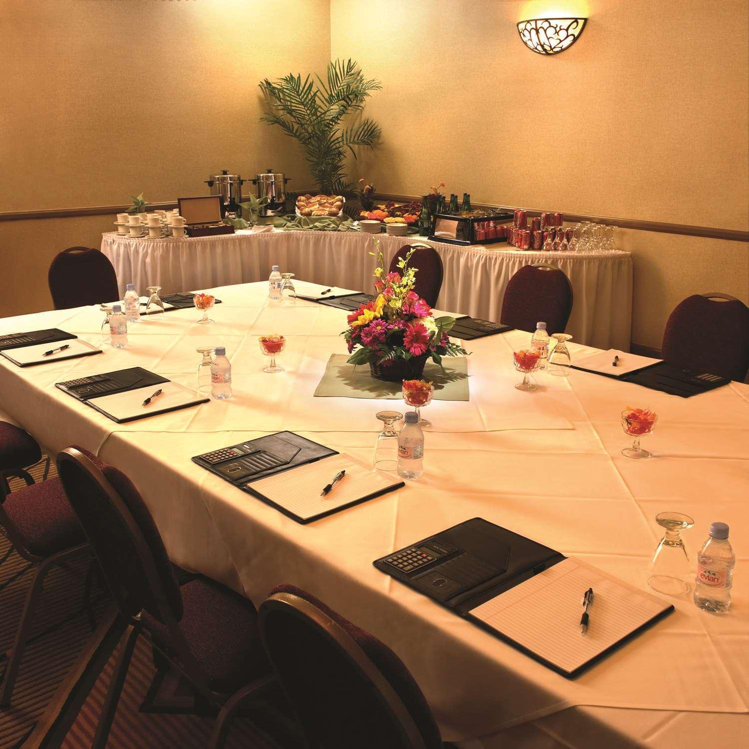 DoubleTree by Hilton Claremont photo 53