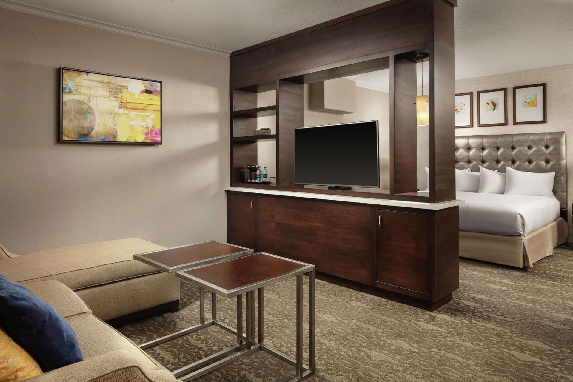 DoubleTree by Hilton Claremont photo 56