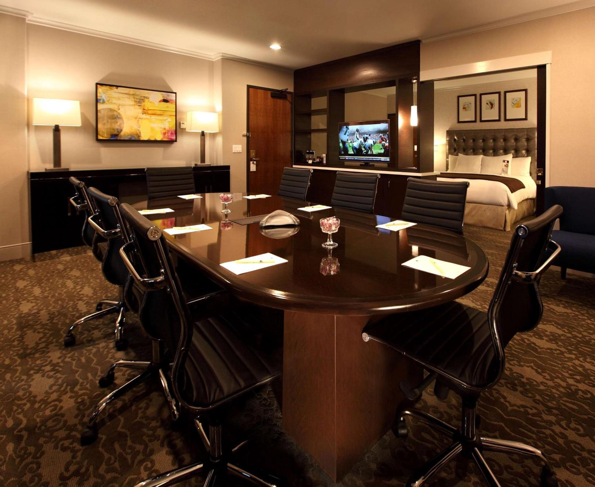 DoubleTree by Hilton Claremont photo 57