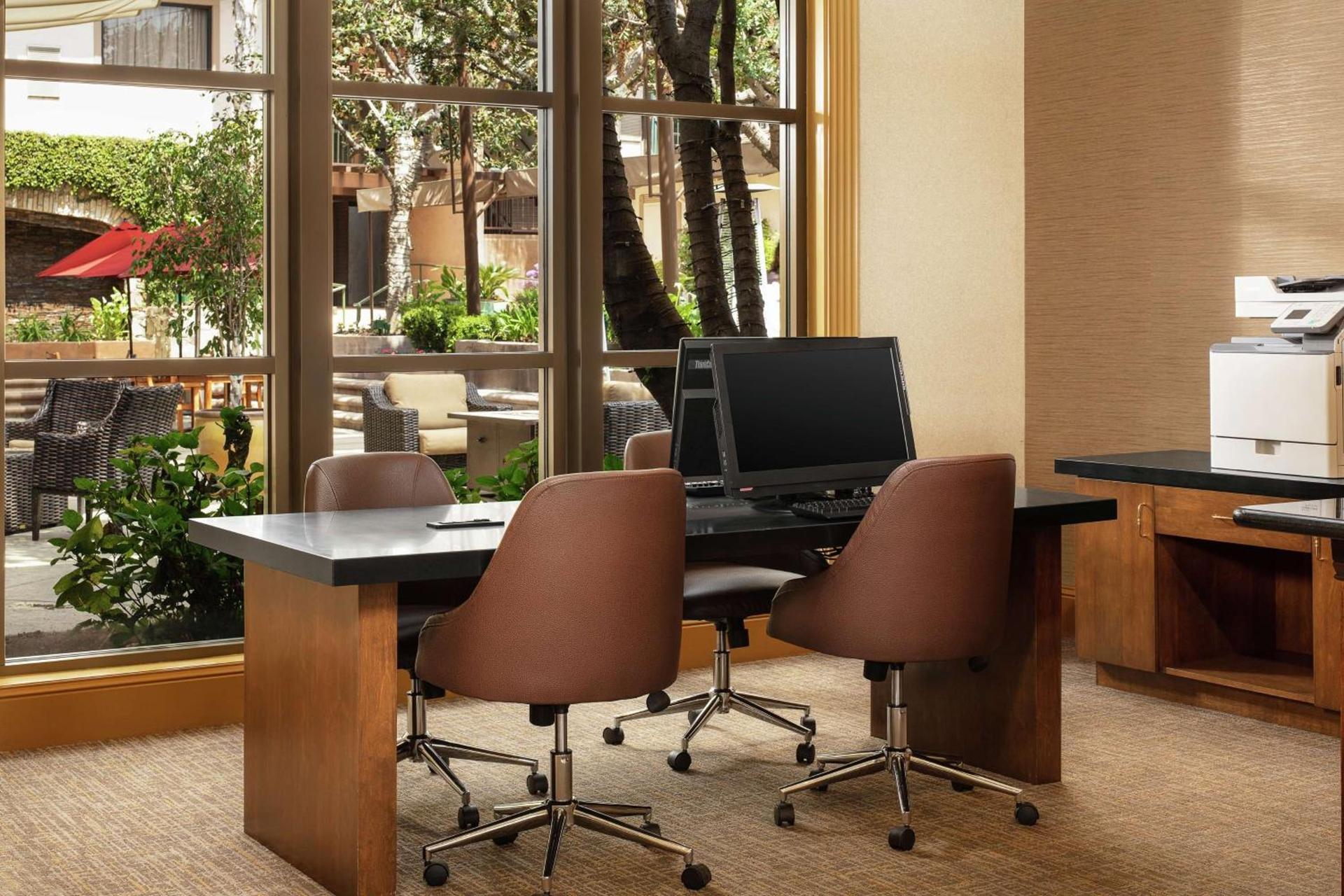 DoubleTree by Hilton Claremont photo 58
