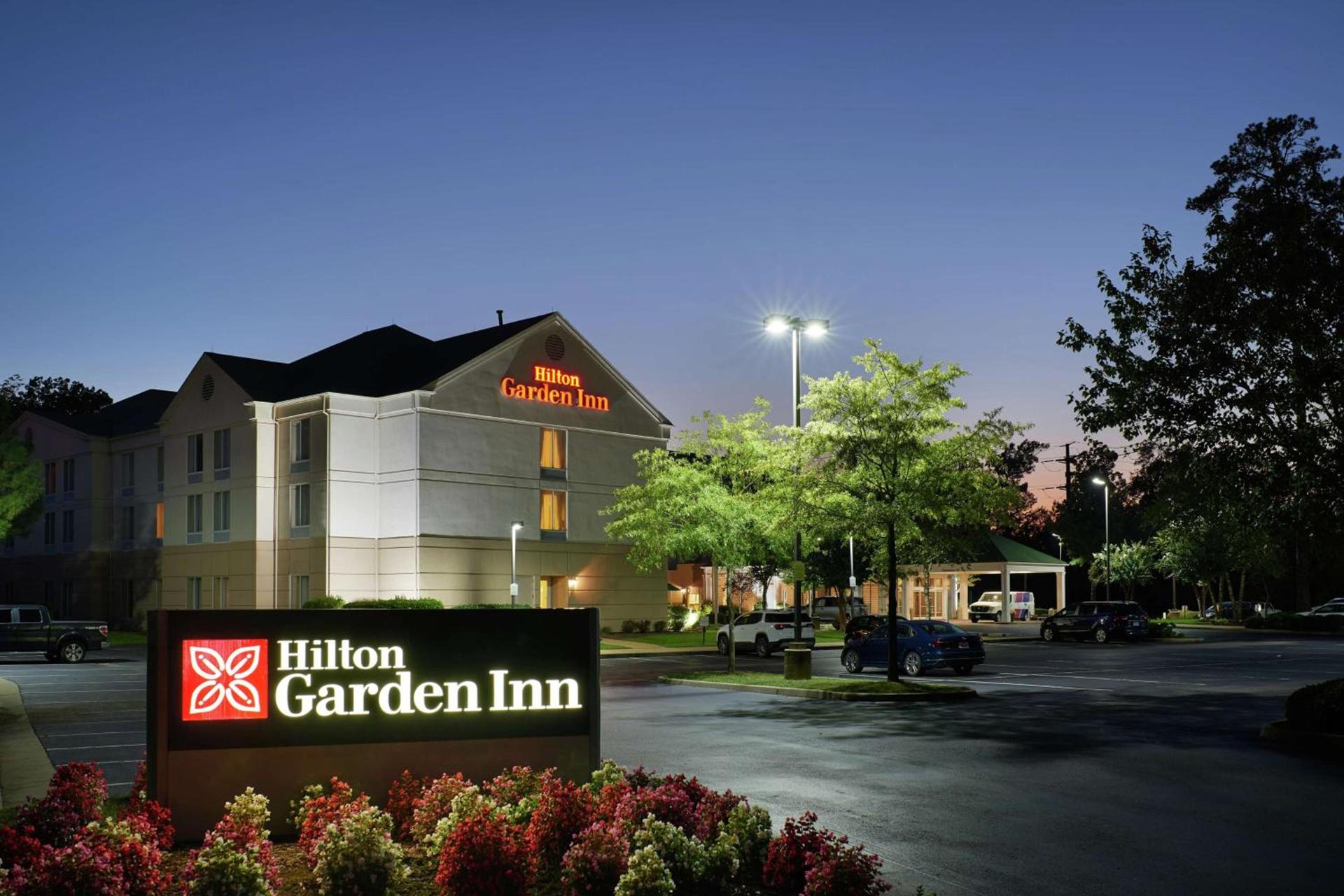 Hilton Garden Inn Newport News photo 2