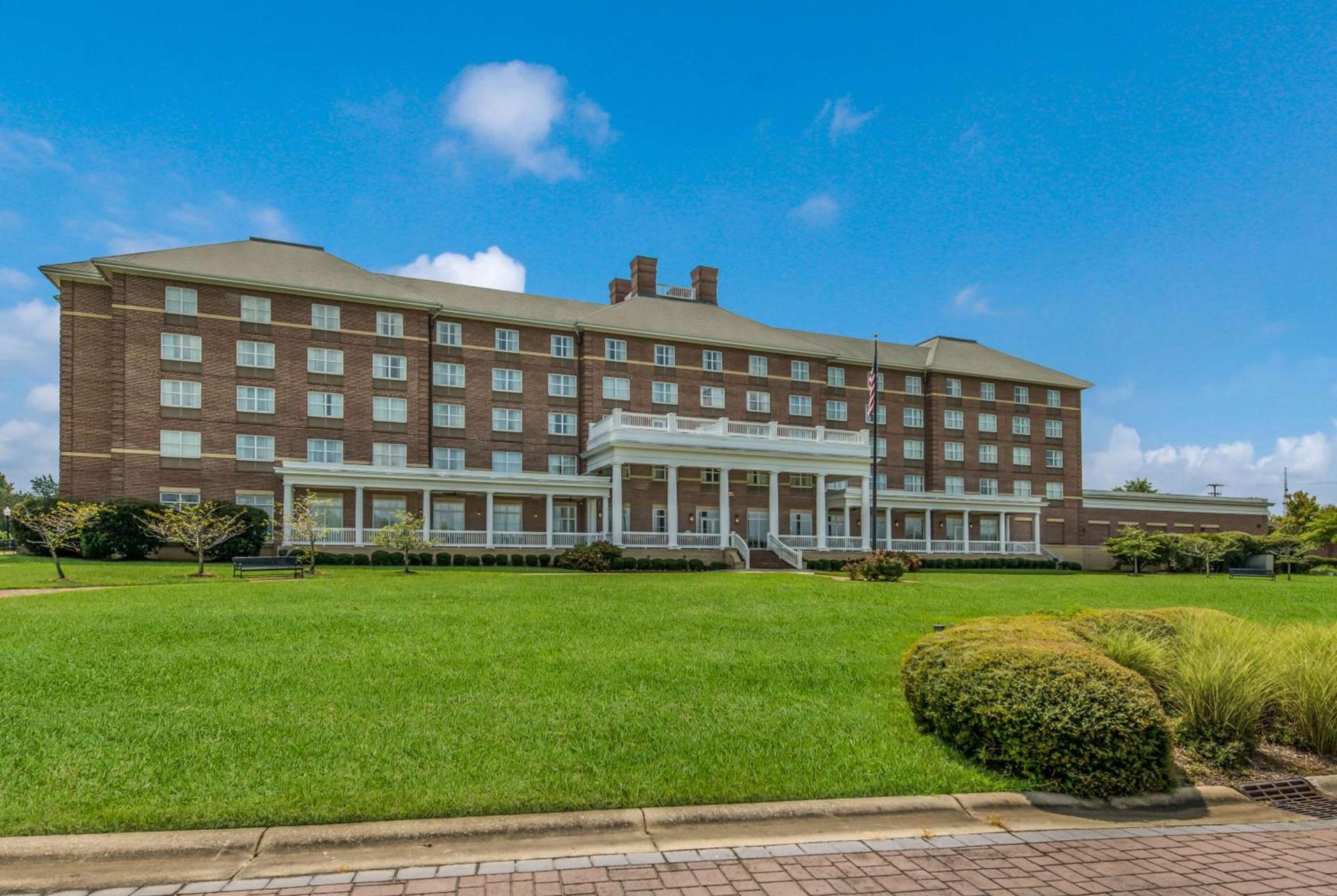 Hilton Garden Inn Suffolk Riverfront photo 2