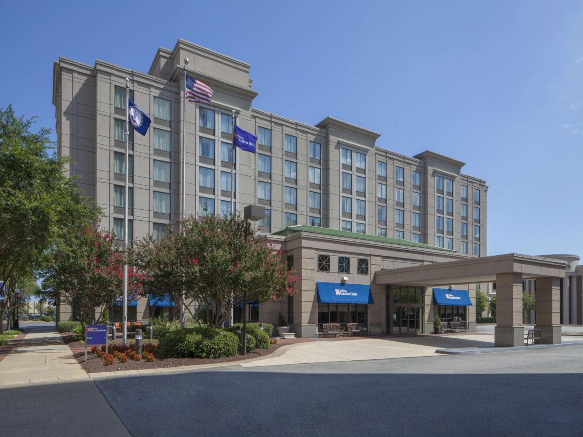 Hilton Garden Inn Virginia Beach Town Center photo 2