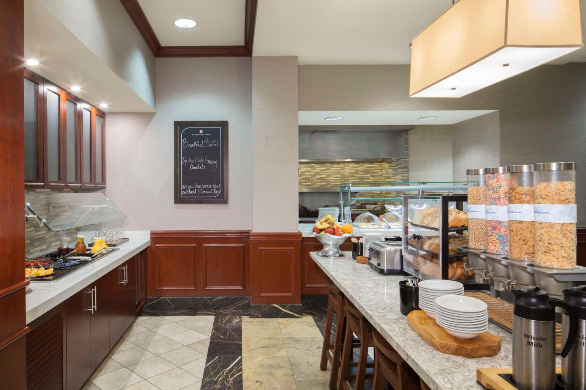 Hilton Garden Inn Virginia Beach Town Center photo 12