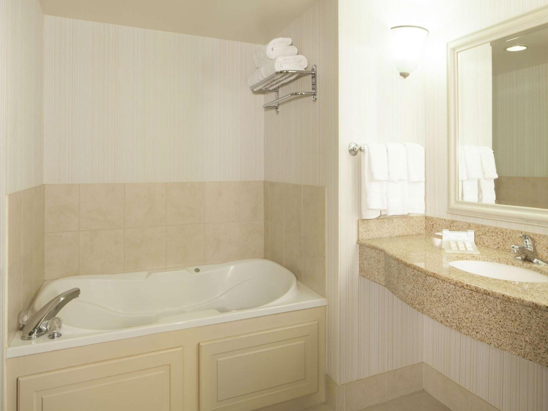 Hilton Garden Inn Virginia Beach Town Center photo 16