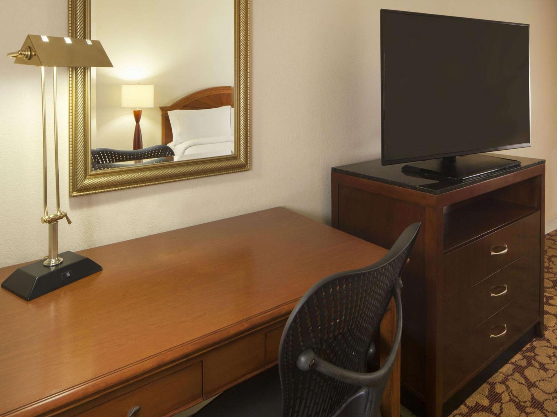 Hilton Garden Inn Virginia Beach Town Center photo 22