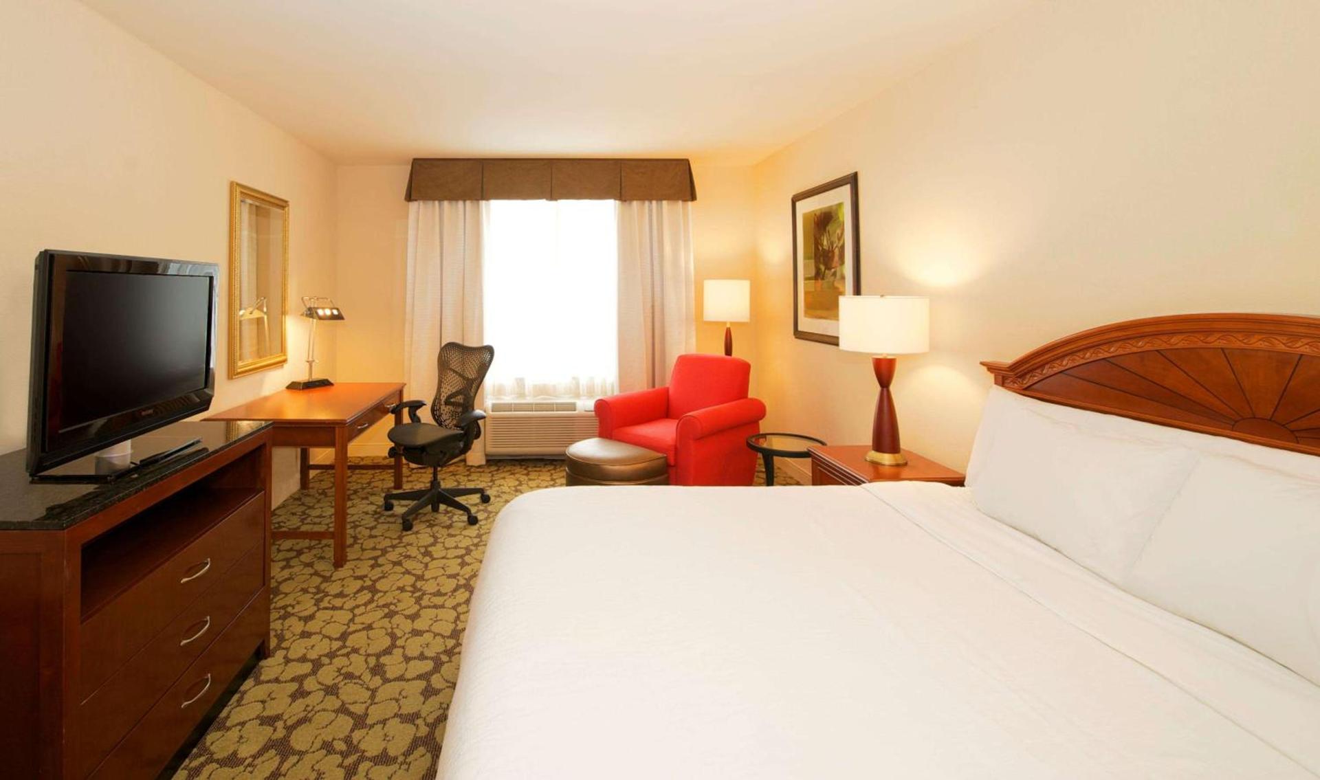 Hilton Garden Inn Virginia Beach Town Center photo 35