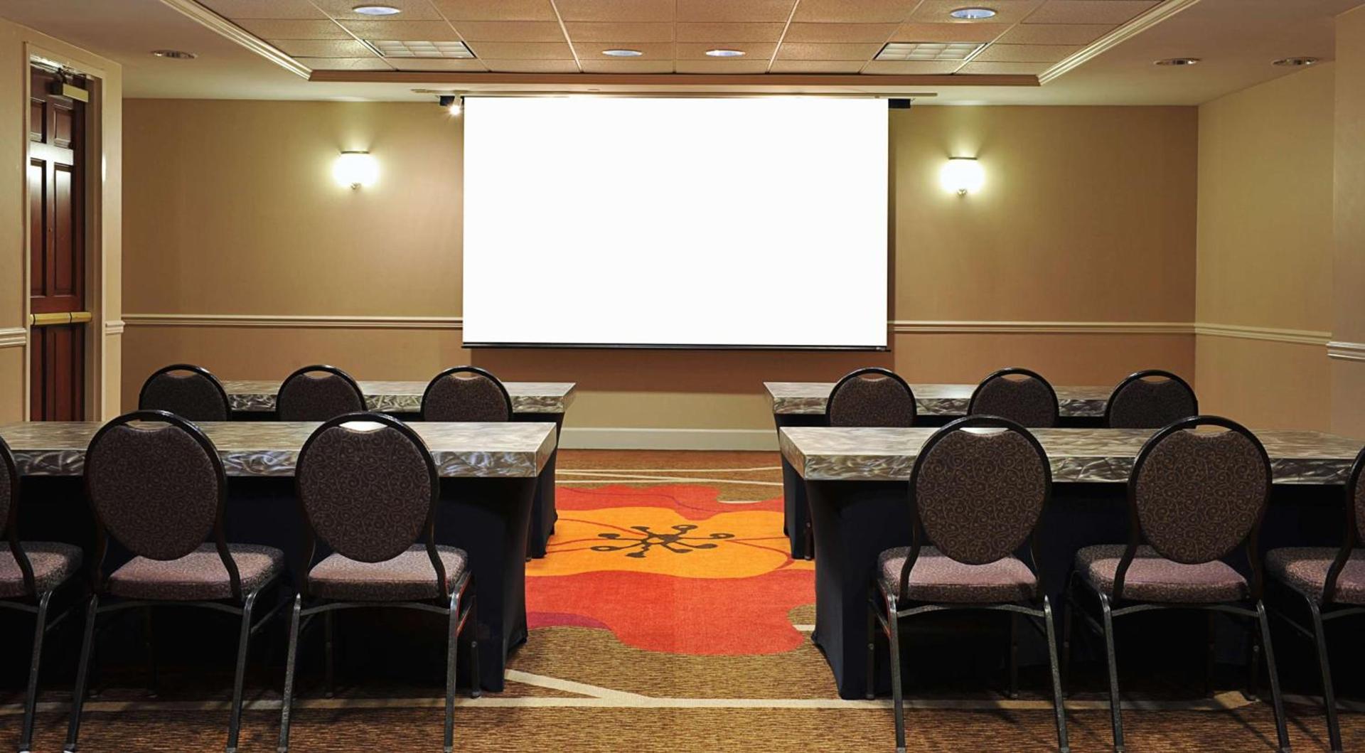 Hilton Garden Inn Virginia Beach Town Center photo 36