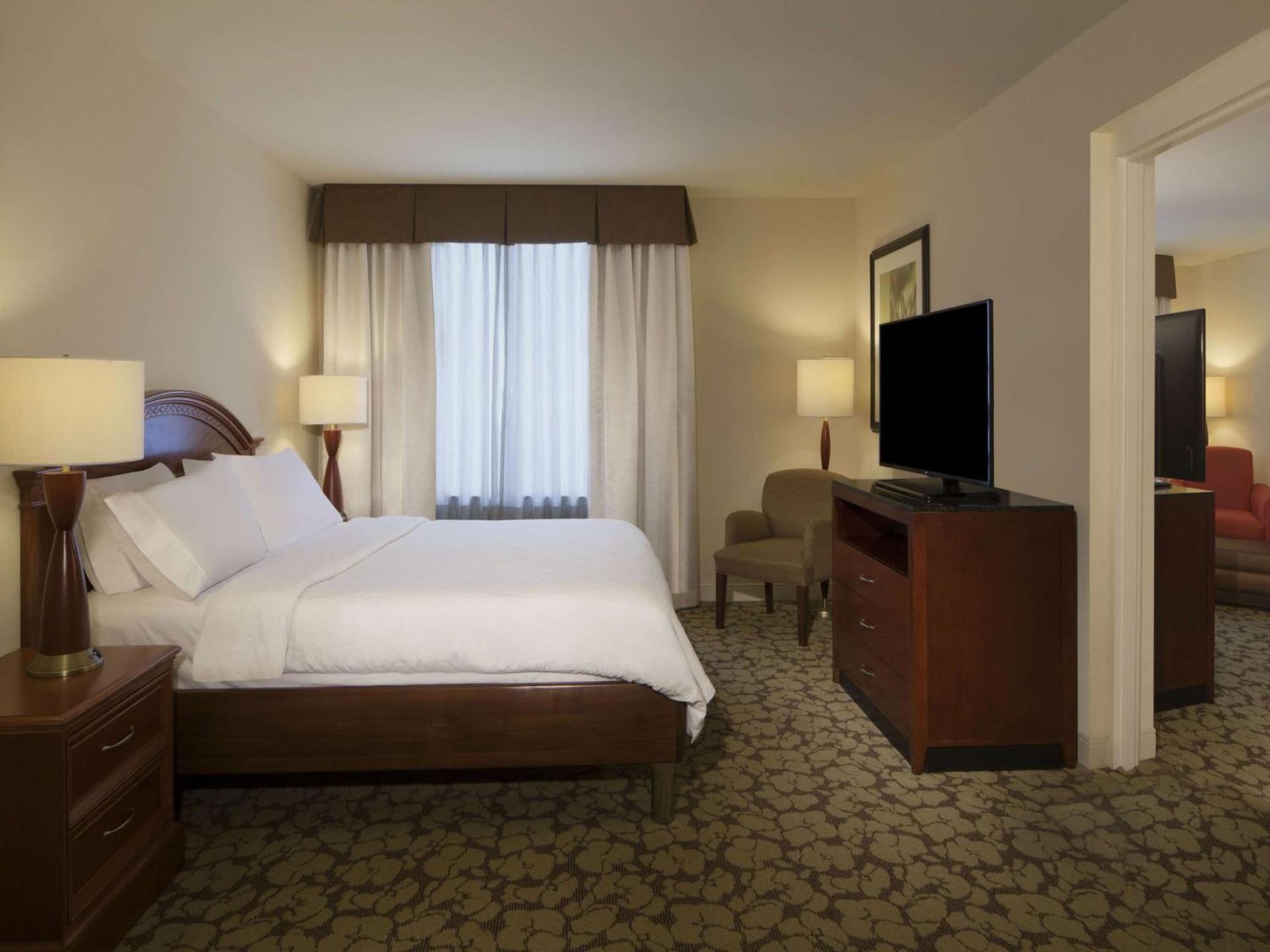 Hilton Garden Inn Virginia Beach Town Center photo 40