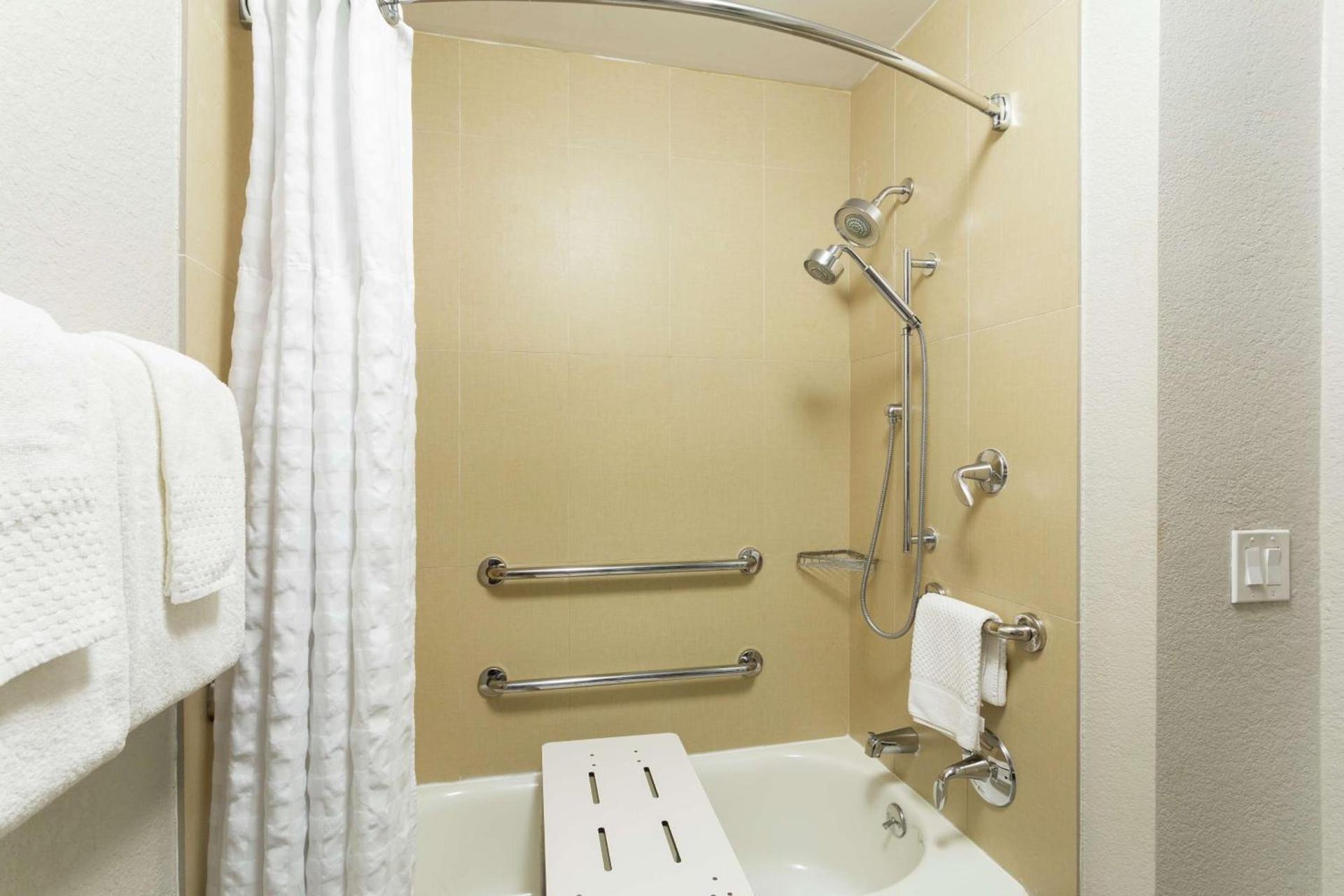DoubleTree by Hilton Orlando East - UCF Area photo 16