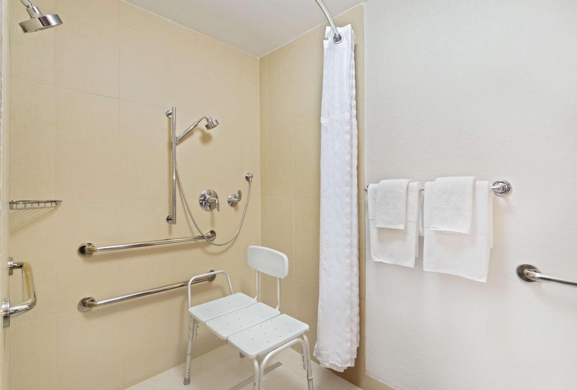 DoubleTree by Hilton Orlando East - UCF Area photo 21