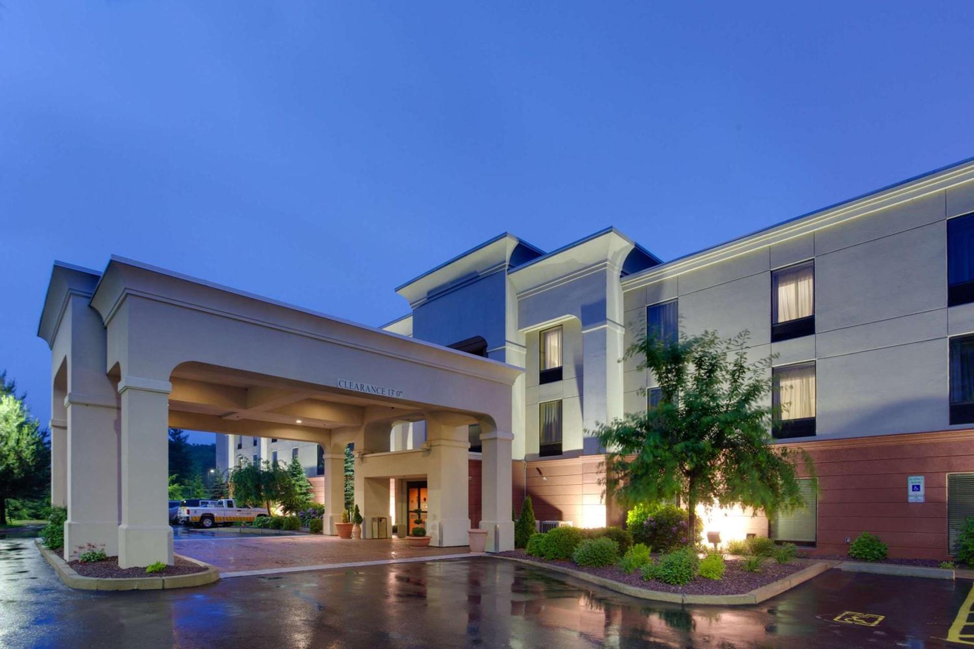 Hampton Inn Auburn photo 1