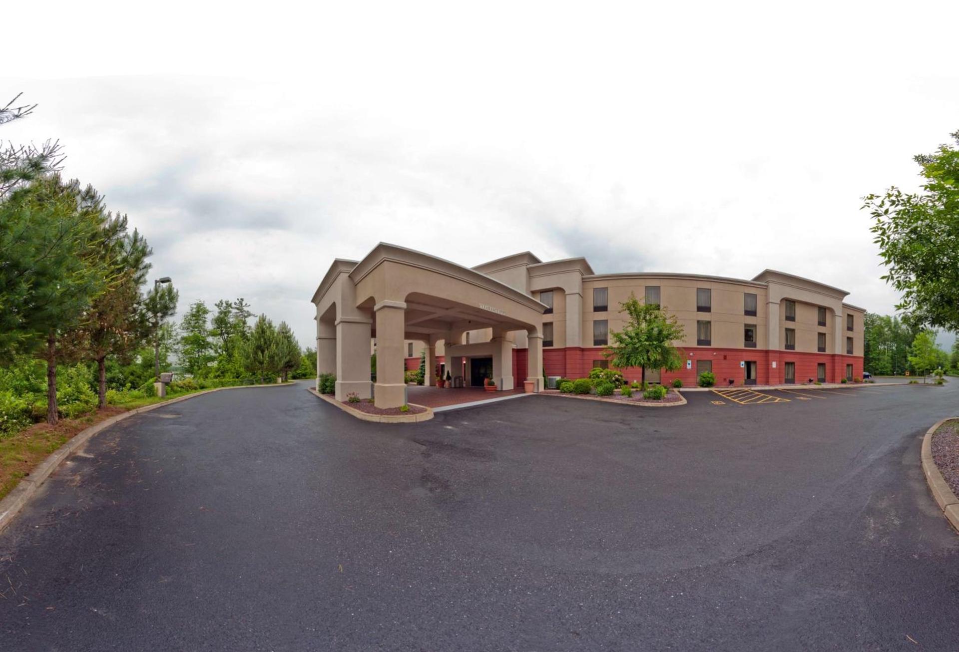 Hampton Inn Auburn photo 2