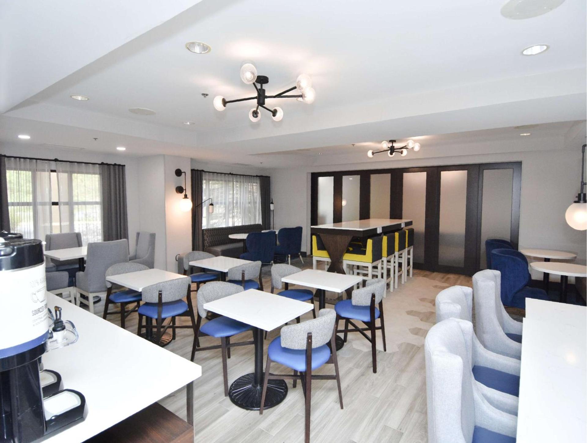 Hampton Inn Auburn photo 4
