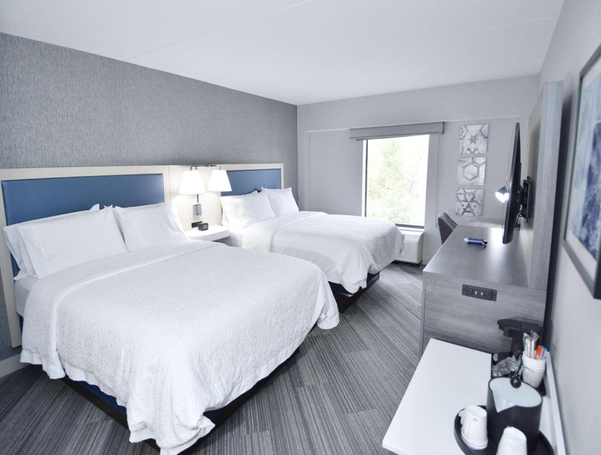 Hampton Inn Auburn photo 10