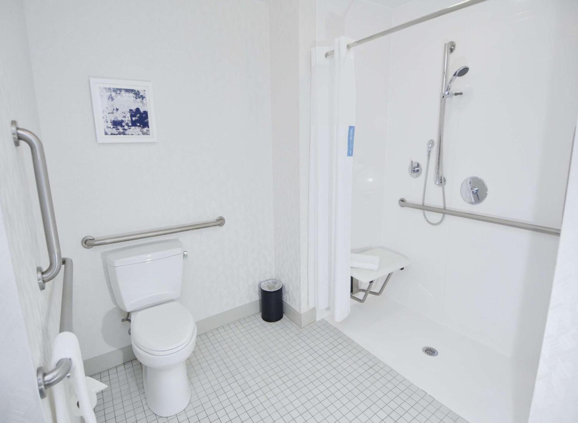 Hampton Inn Auburn photo 13