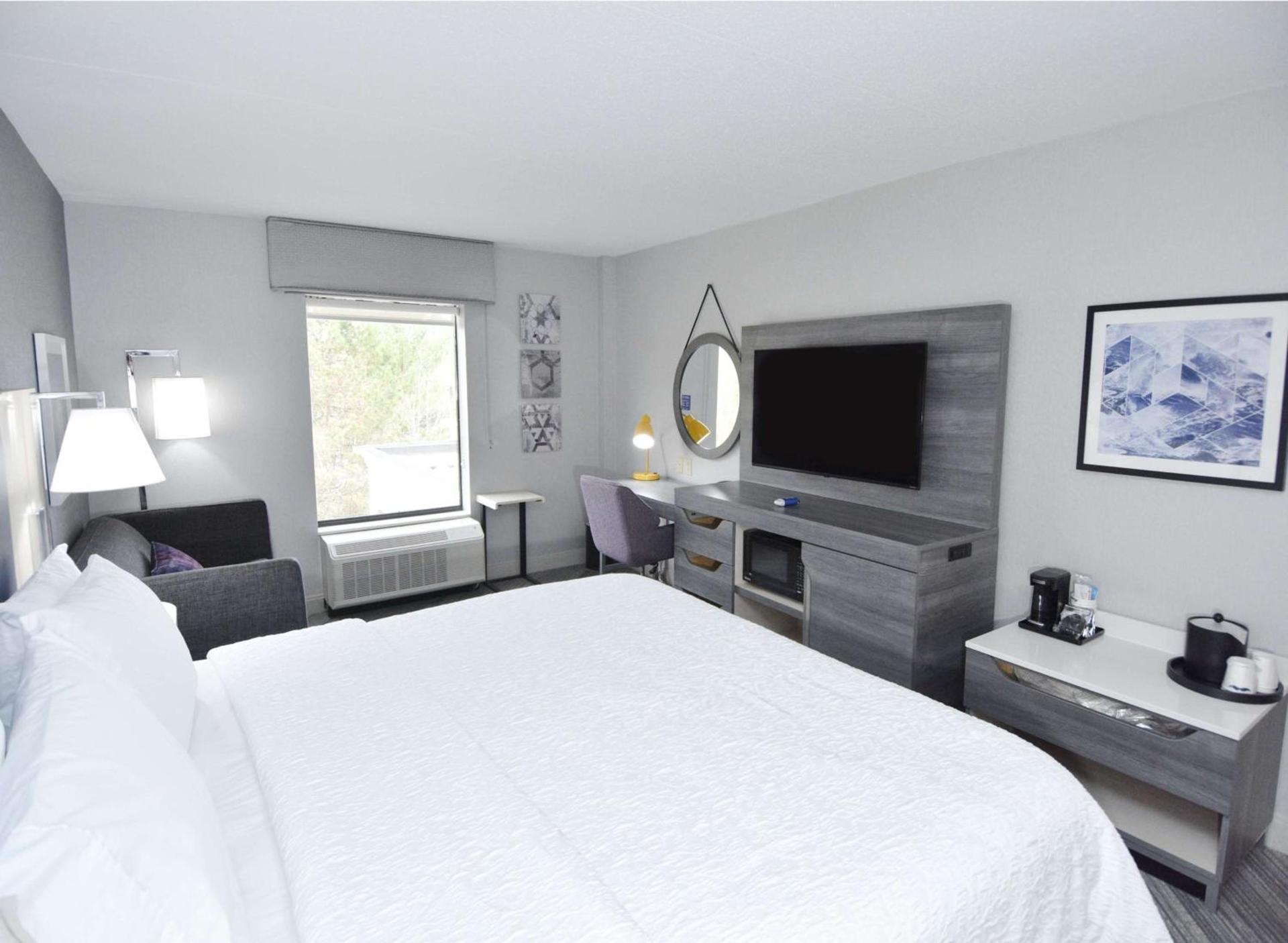 Hampton Inn Auburn photo 14