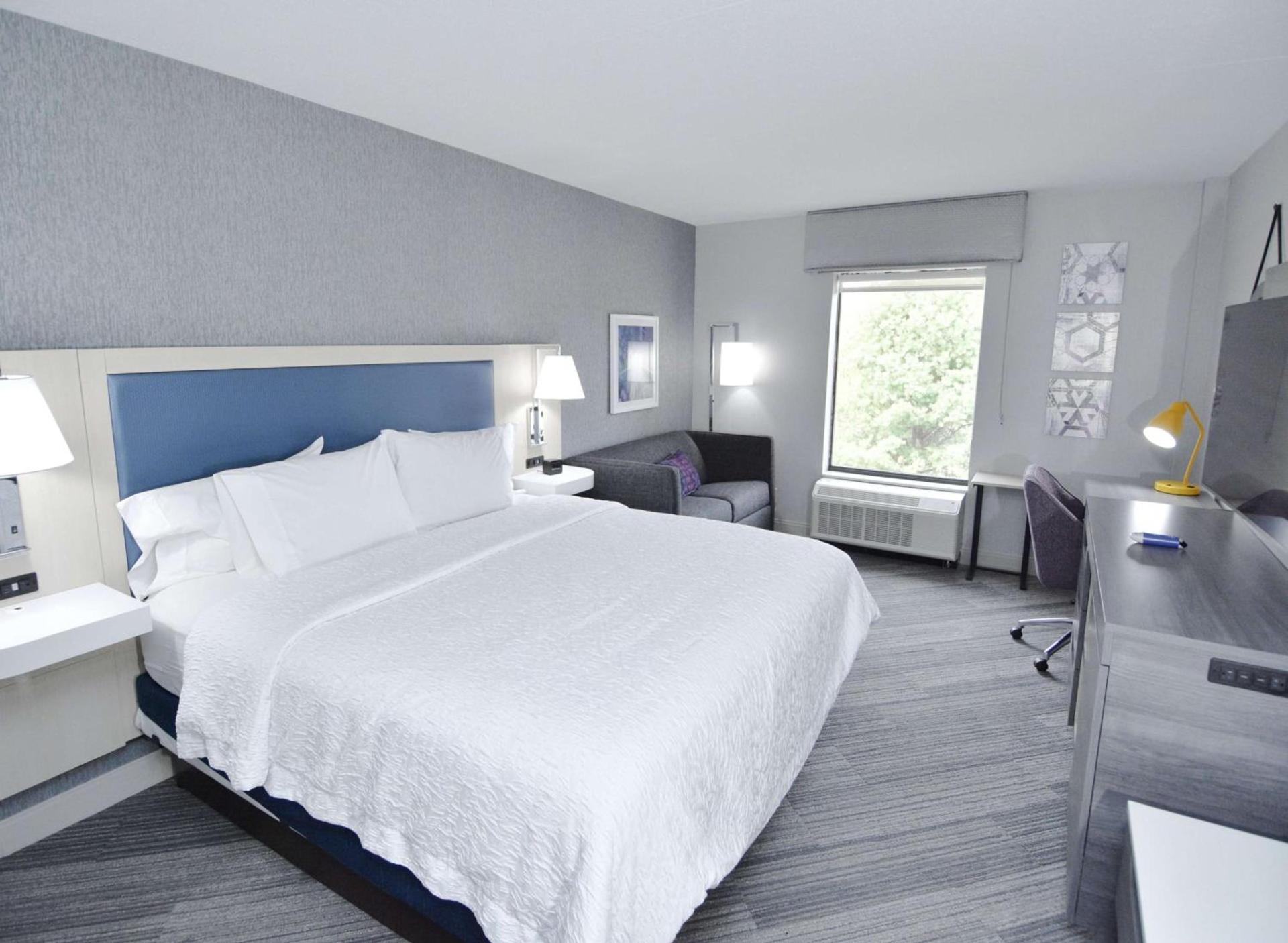Hampton Inn Auburn photo 16