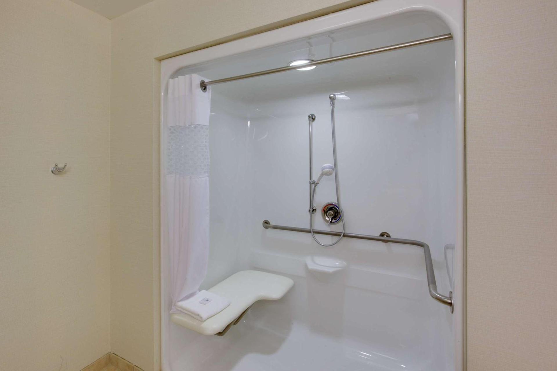 Hampton Inn Auburn photo 21
