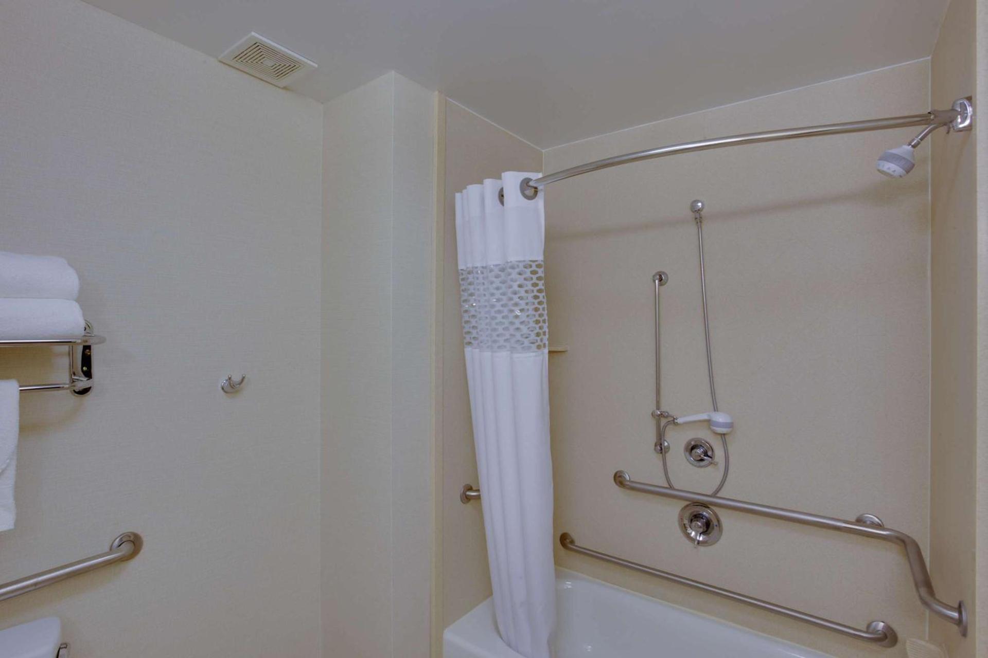 Hampton Inn Auburn photo 24