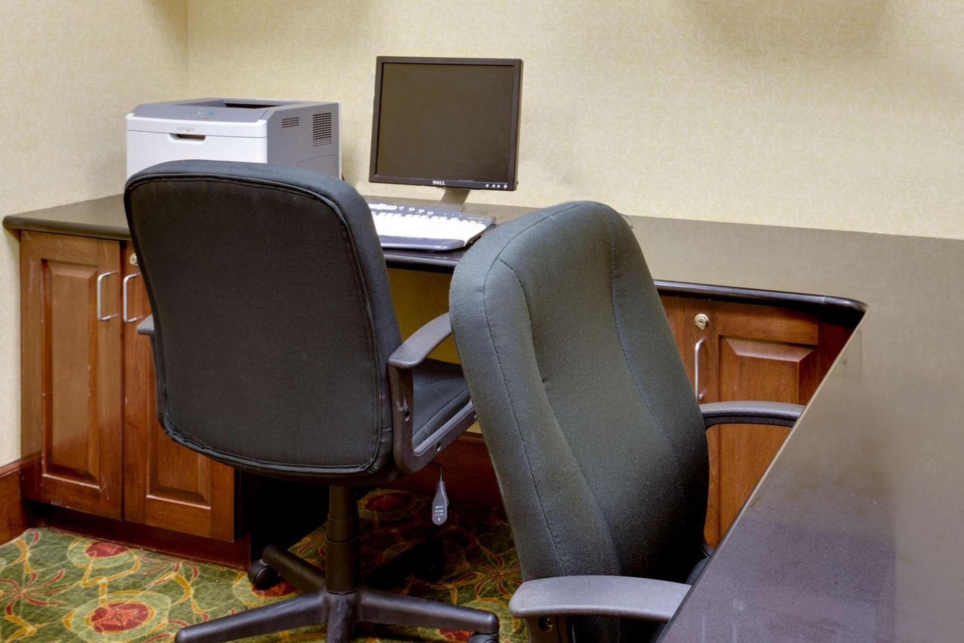 Hampton Inn Auburn photo 28