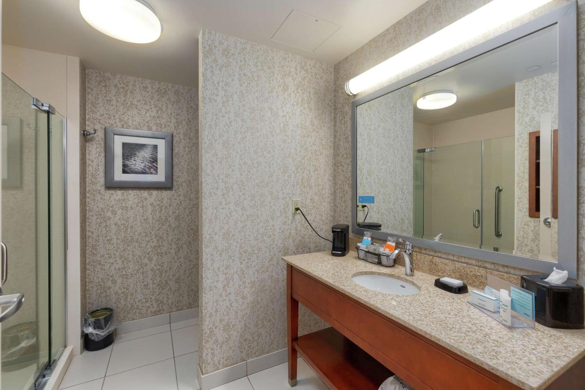 Hampton Inn & Suites Owensboro Downtown Waterfront photo 12