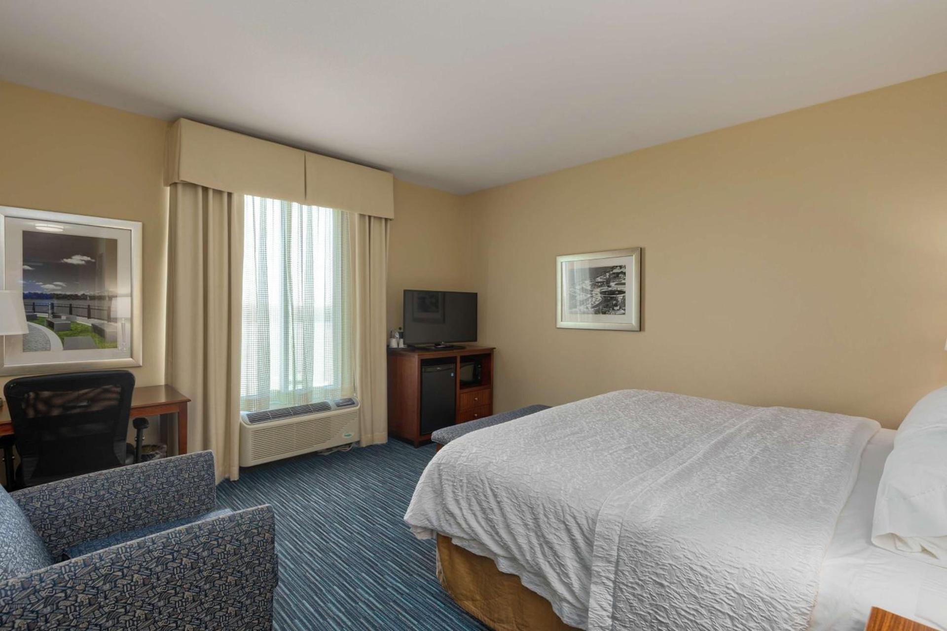 Hampton Inn & Suites Owensboro Downtown Waterfront photo 14