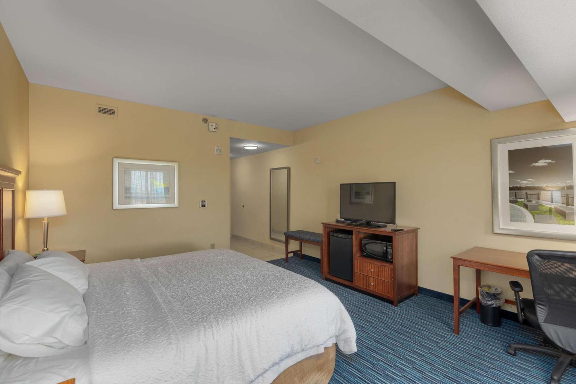 Hampton Inn & Suites Owensboro Downtown Waterfront photo 16
