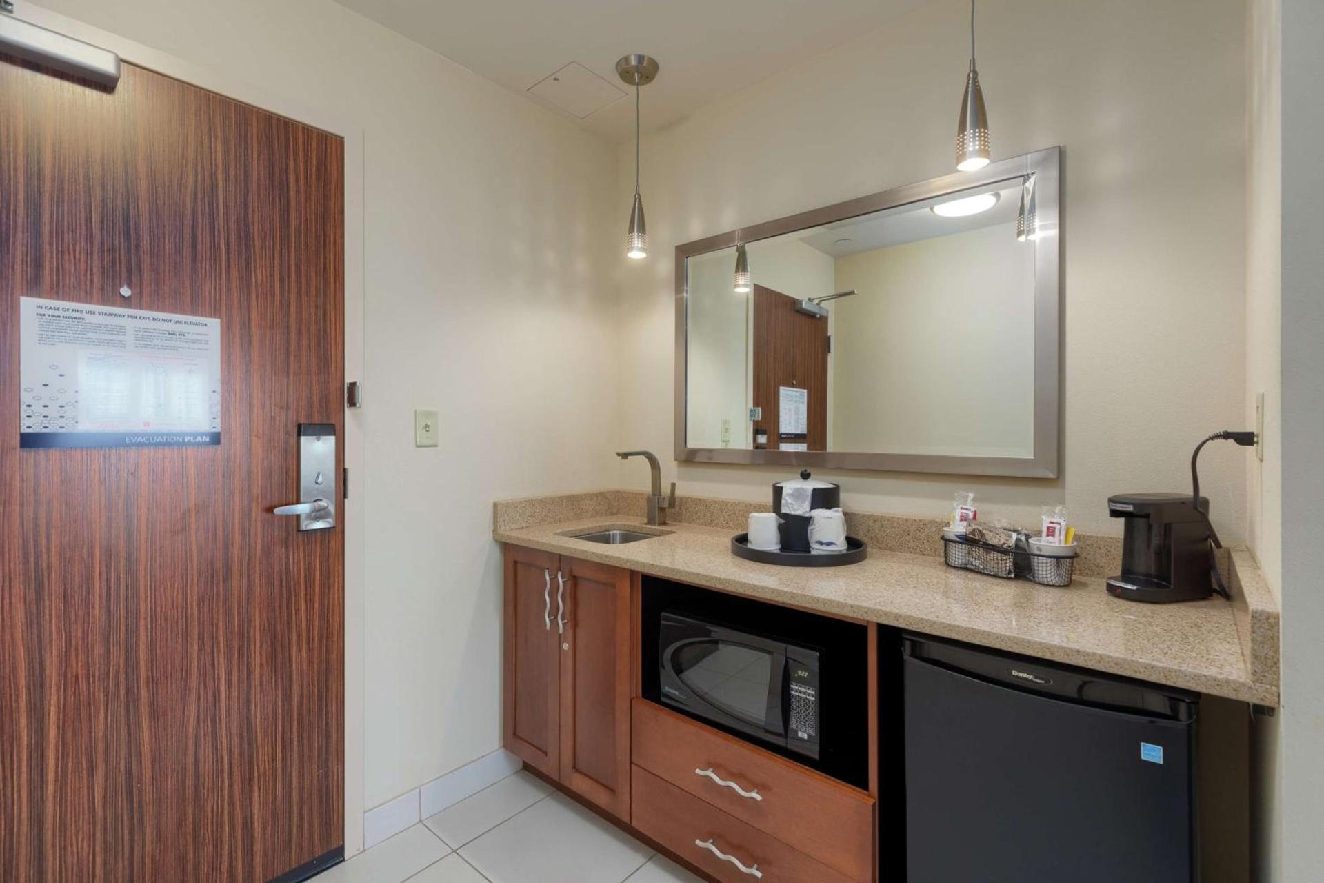 Hampton Inn & Suites Owensboro Downtown Waterfront photo 28