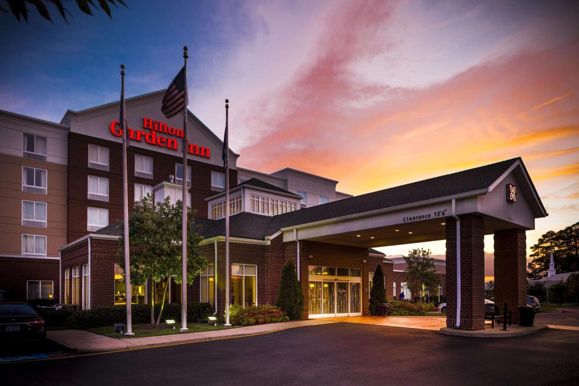 Hilton Garden Inn Hampton Coliseum Central photo 2