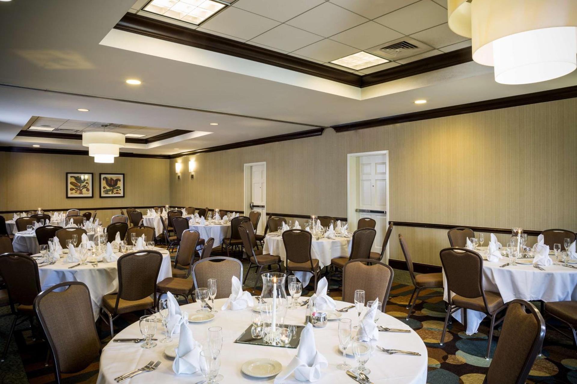 Hilton Garden Inn Hampton Coliseum Central photo 29