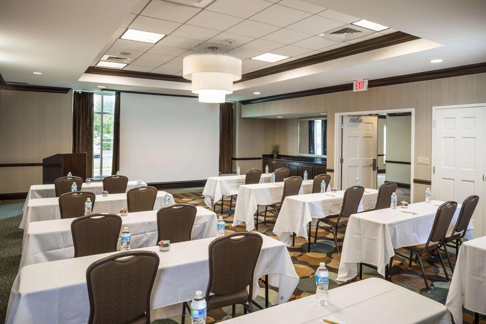 Hilton Garden Inn Hampton Coliseum Central photo 30