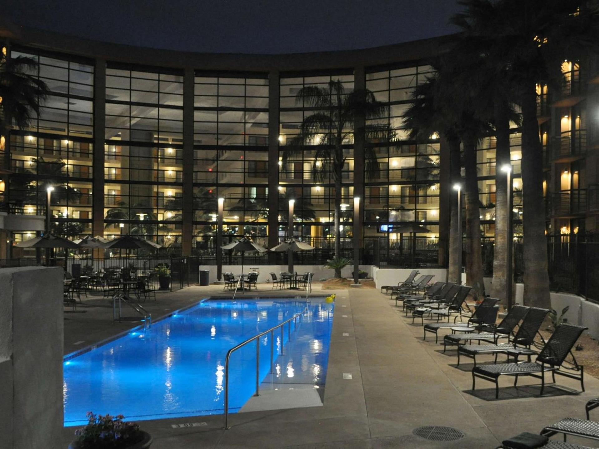Embassy Suites by Hilton Phoenix Biltmore photo 20