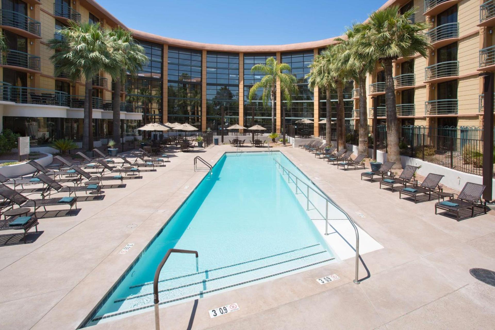 Embassy Suites by Hilton Phoenix Biltmore photo 56