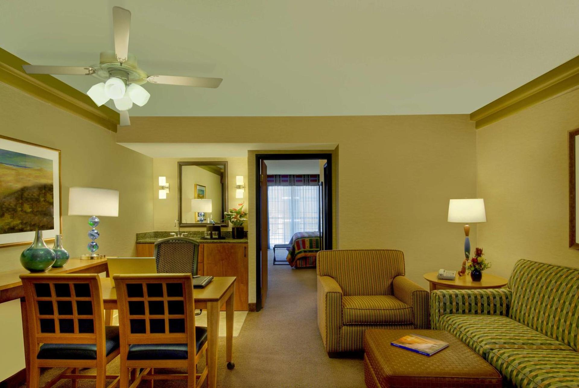 Embassy Suites by Hilton Phoenix Biltmore photo 59