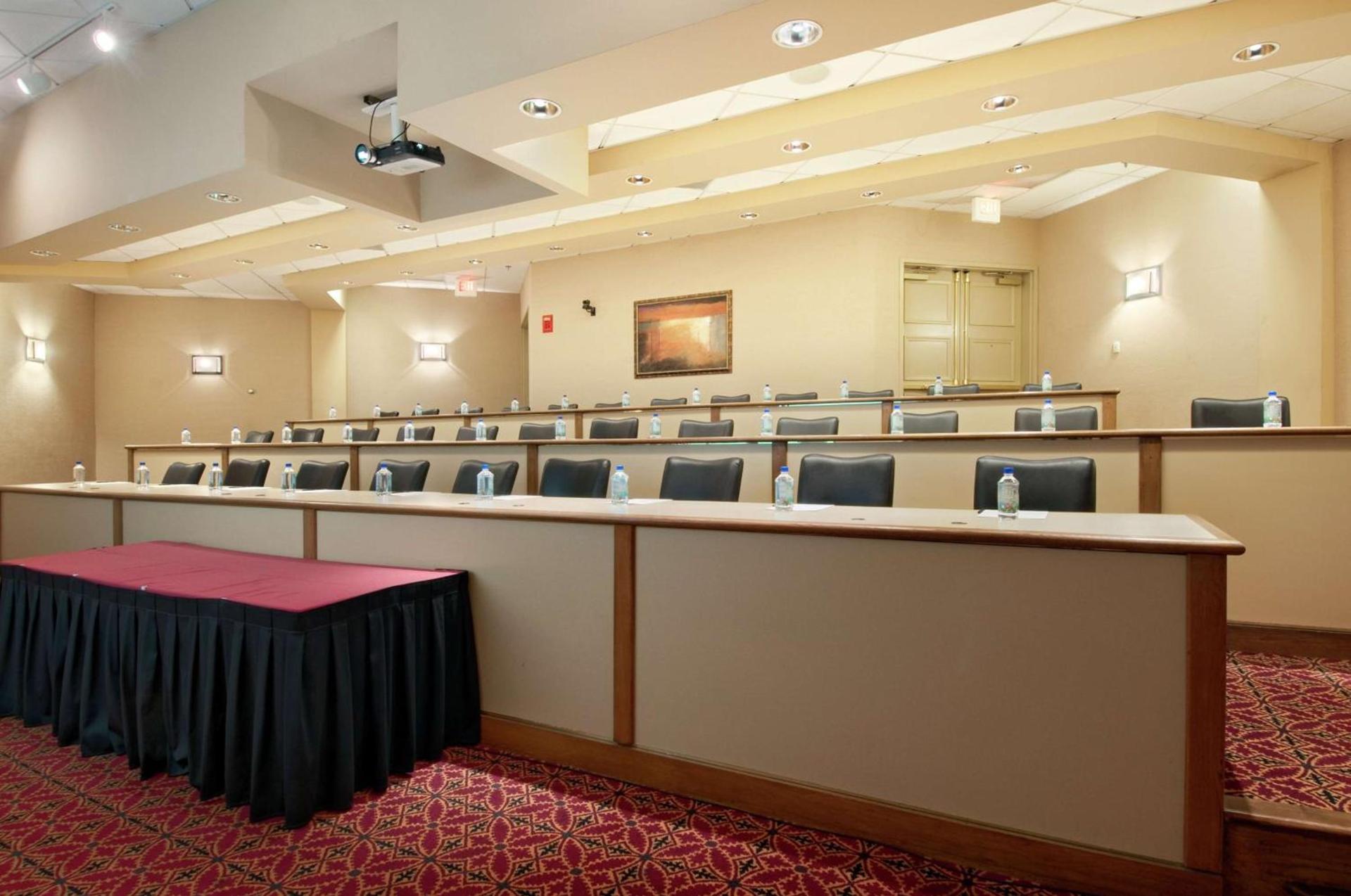 Hilton Phoenix Airport photo 54
