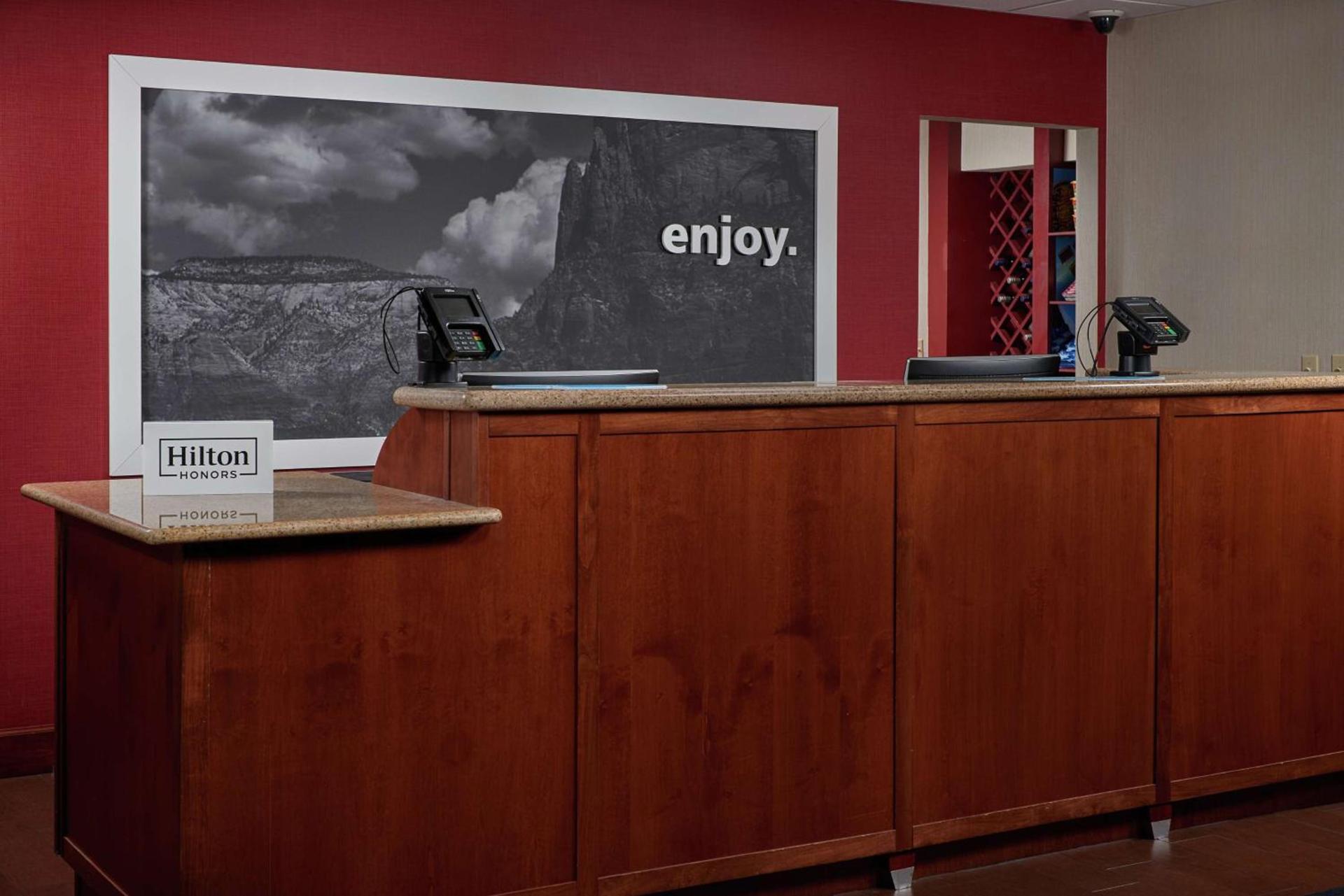 Hampton Inn & Suites Phoenix-Surprise photo 4